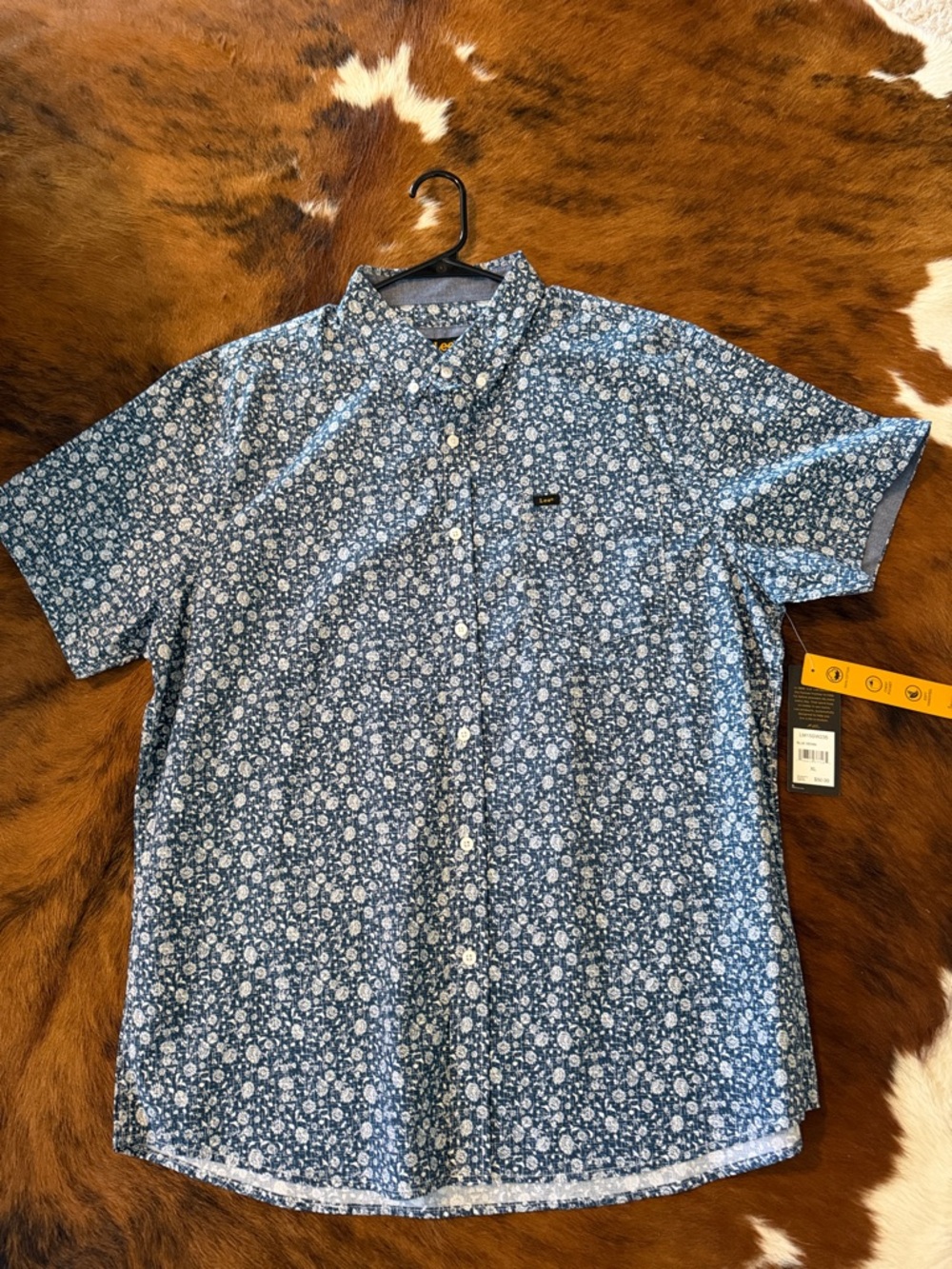 Lee Men's Blue Floral Short-Sleeve Button-Down Shirt